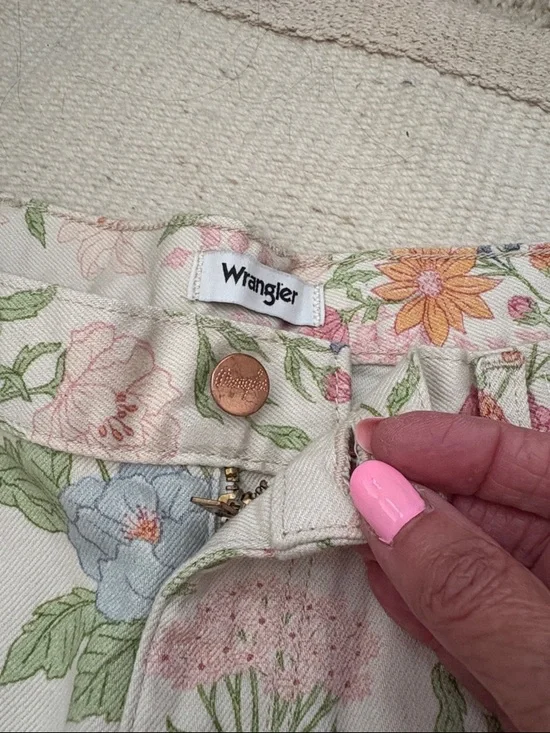 NWT Wrangler wanderer 622 high rise flare floral Jean - Picture 5 of 10